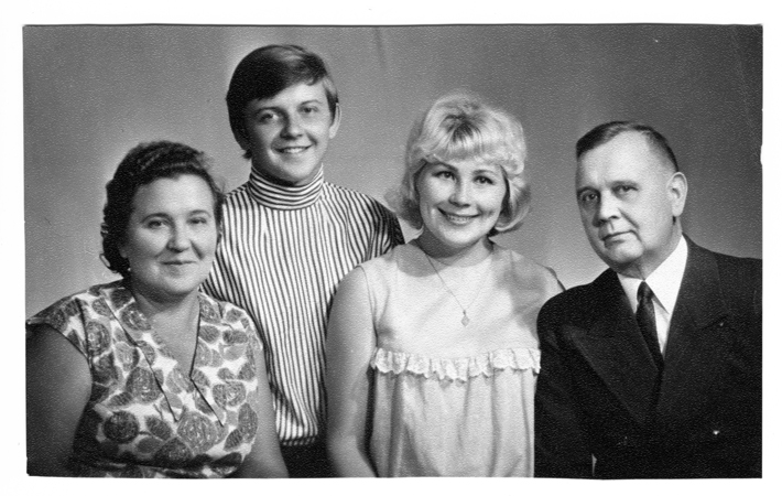 1969 год с родителями и сестрой
